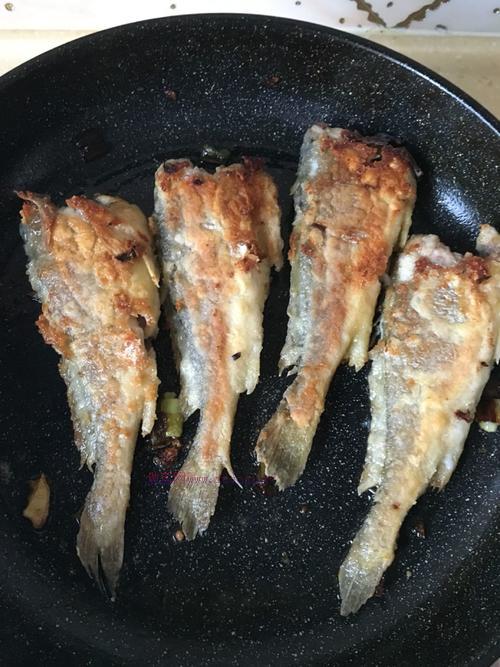 香煎咸味黄花的做法