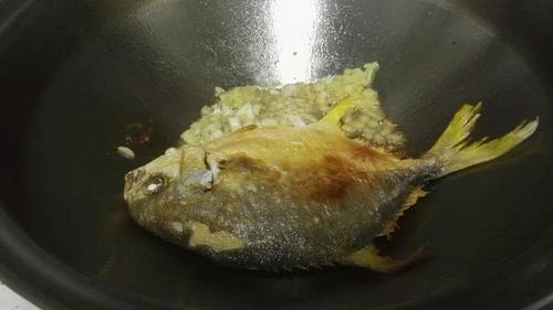 红烧茄汁鲳鱼