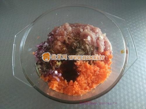 黑胡椒胡萝卜猪肉饼的做法