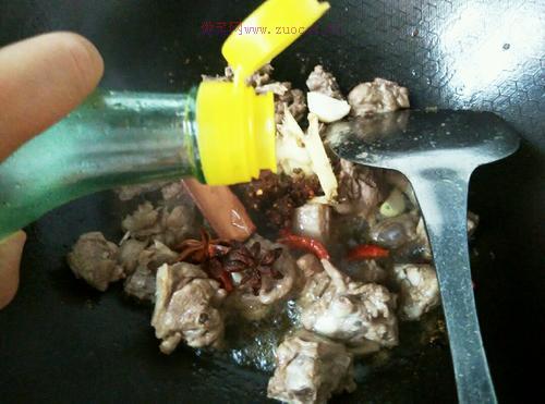 鸭肉焖萝卜的做法