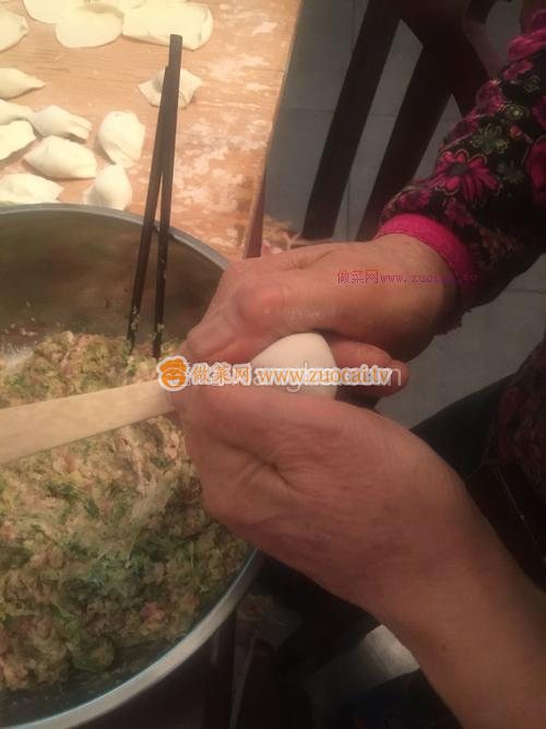 猪肉芹菜饺子的做法