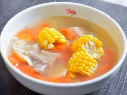 胡萝卜玉米排骨汤