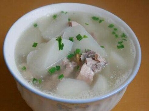 白萝卜排骨汤