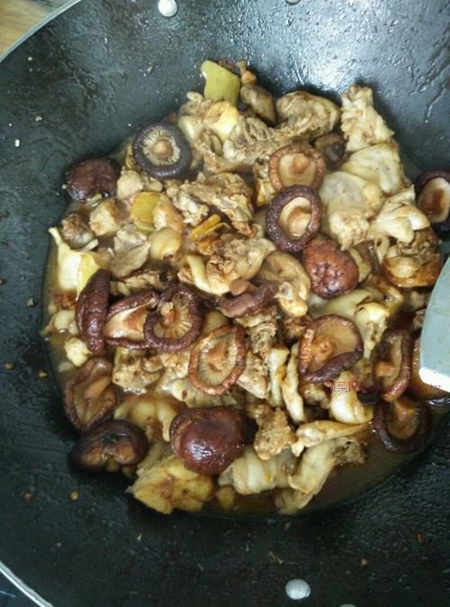 香菇炖鸡的做法