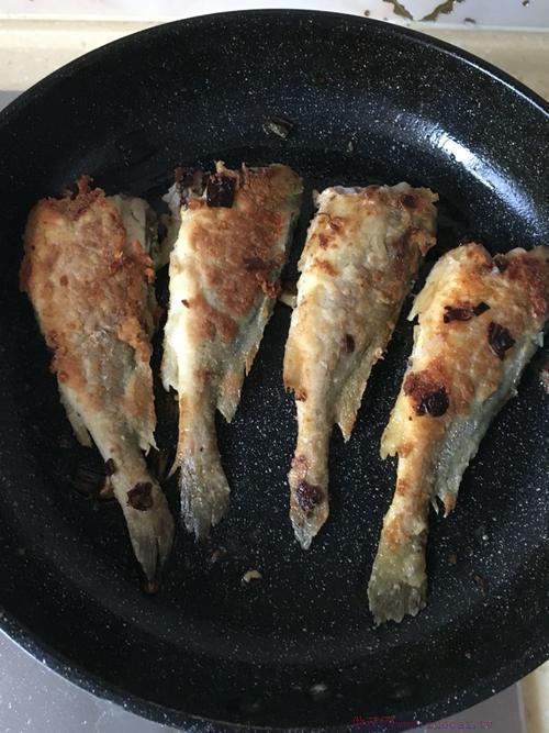 香煎咸味黄花的做法