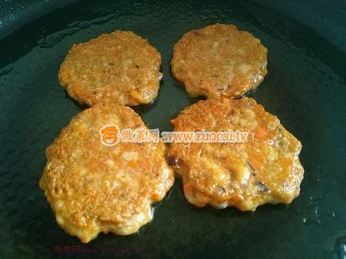 黑胡椒胡萝卜猪肉饼的做法