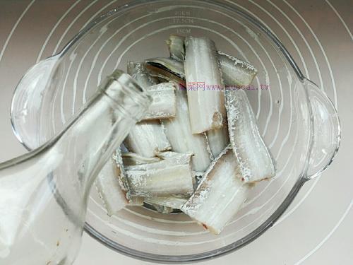 脆皮干炸带鱼的做法