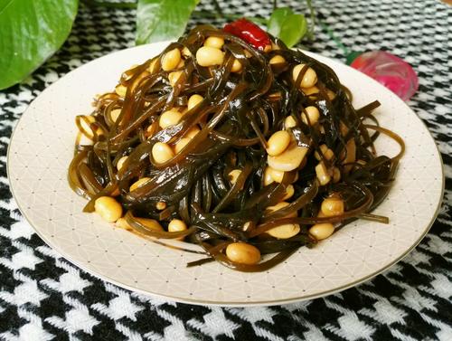 海带焖黄豆的做法