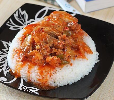 简单美味的泡菜鸡肉盖饭怎么做？
