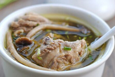 茶树菇炖鸡汤,茶树菇炖鸡汤的做法,茶树菇鸡汤