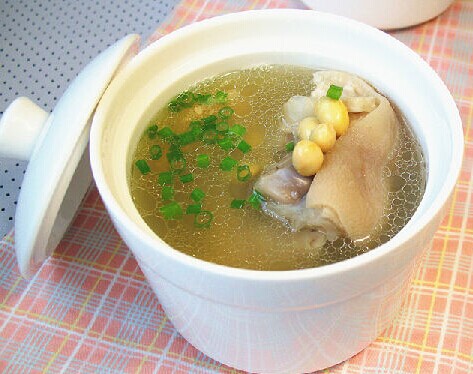 黄豆猪脚汤的做法