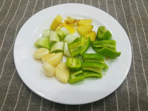 红薯烧肉的做法