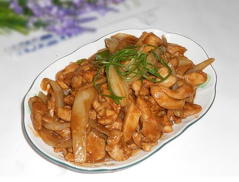 美味下饭菜洋葱炒鸡肉怎么做？
