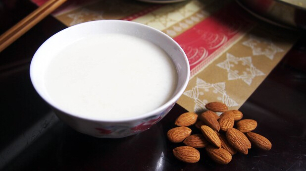 蛋白杏仁茶怎么做?