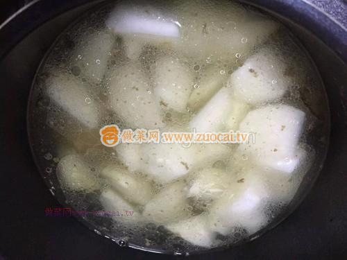 白萝卜炖排骨的做法