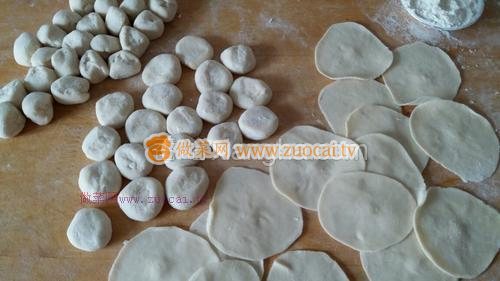 圆白菜猪肉馅饺子的做法