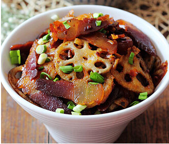 下饭美味干锅腊肉脆莲藕怎么做？