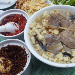 羊肉泡馍的做法 羊肉泡馍怎么吃 羊肉泡馍的馍怎么做