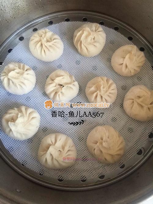 牛肉胡萝卜木耳包子的做法