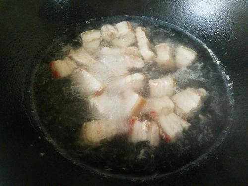 红薯烧肉的做法