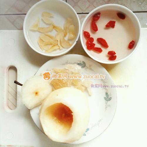 清心滋润雪梨盅的做法