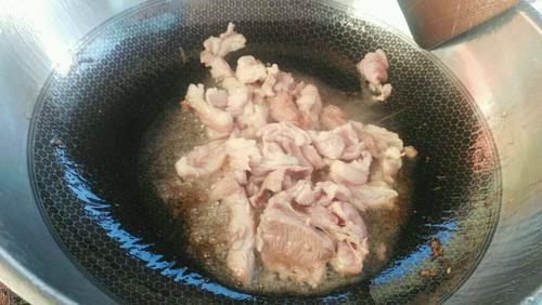 洋葱烧肉的做法