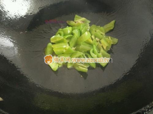 烧椒皮蛋的做法