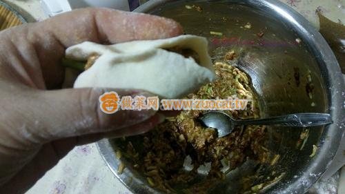 猪肉西葫芦锅贴的做法