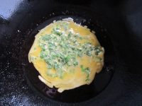 韭菜鸡蛋饼的做法步骤5
