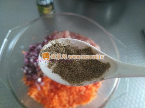 黑胡椒胡萝卜猪肉饼的做法