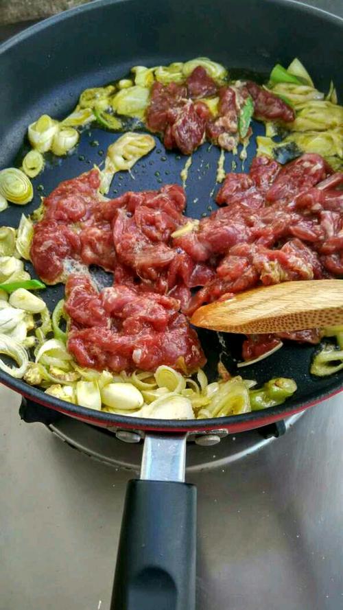 葱爆羊肉的做法
