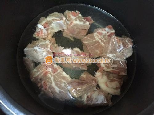 白萝卜炖排骨的做法