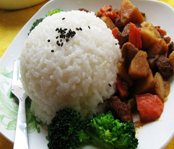 土豆牛肉咖喱饭 土豆牛肉咖喱饭的做法 土豆牛肉咖喱饭配什么汤 土豆牛肉咖喱饭的热量
