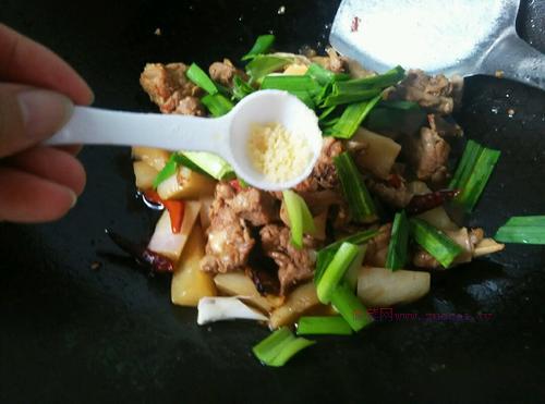 鸭肉焖萝卜的做法