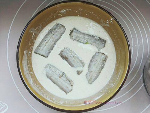 脆皮干炸带鱼的做法