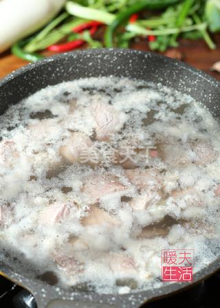 牛肉炖萝卜的做法步骤：2