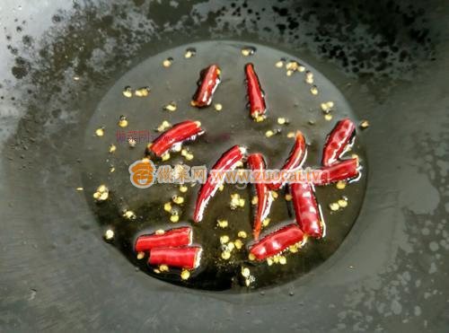 酸菜豆腐鱼头汤的做法