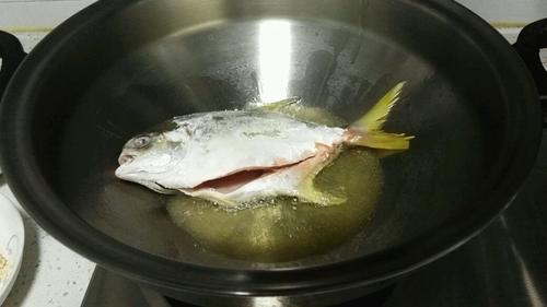 红烧茄汁鲳鱼