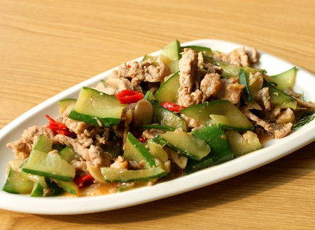 黄瓜炒肉片
