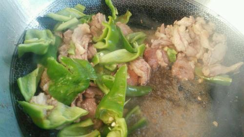 洋葱烧肉的做法