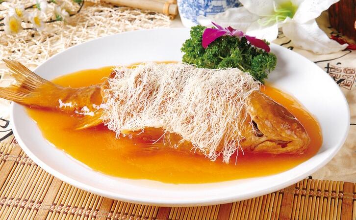 河南名菜鲤鱼培面怎么做？