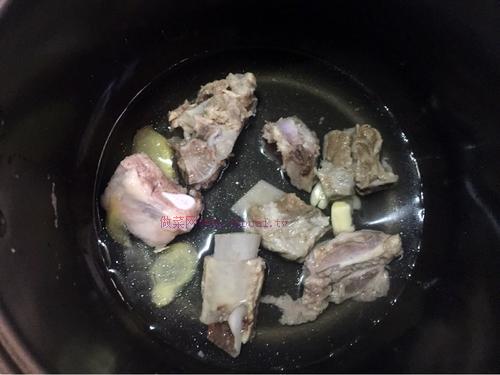 电饭锅焖排骨的做法