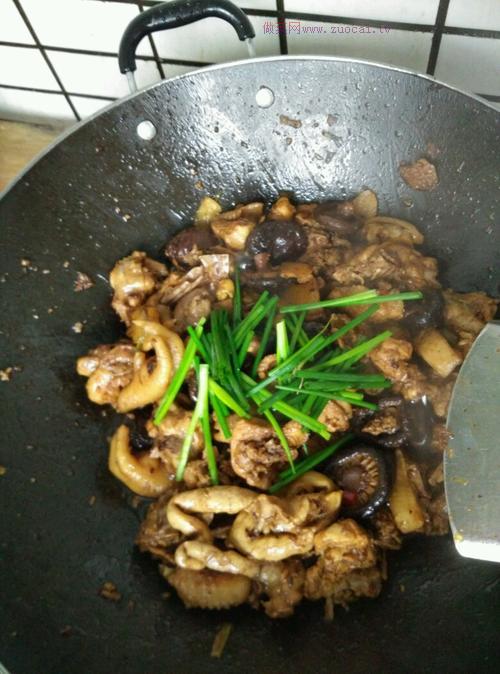 香菇炖鸡的做法