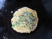 韭菜鸡蛋饼的做法步骤6