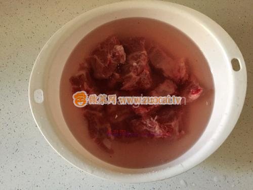 白萝卜炖排骨的做法