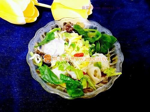暖胃海鲜豌豆苗馄饨的做法