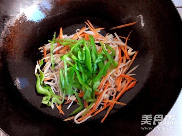 三丝腰果的做法