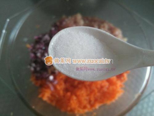 黑胡椒胡萝卜猪肉饼的做法