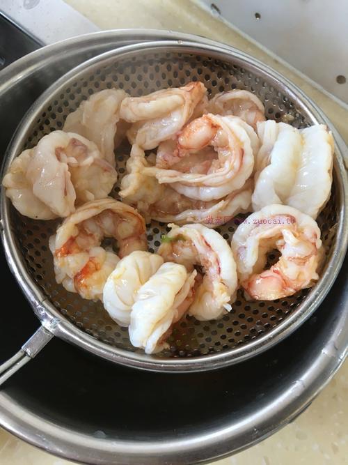 糖醋虾仁的做法
