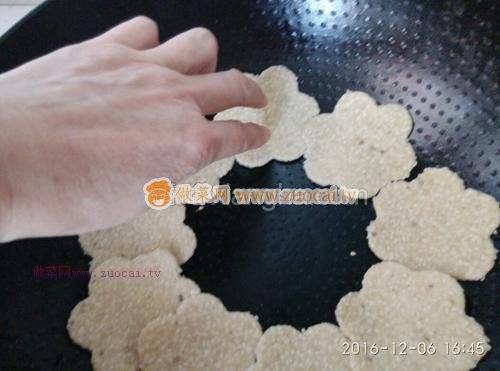 芝麻薄脆饼（无油无糖）的做法